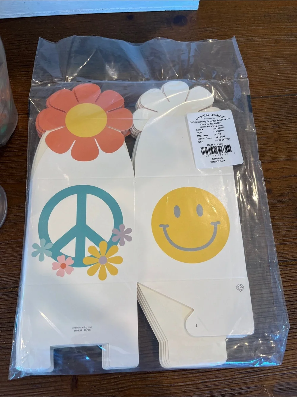 NWT Target Retro Flower Power Party Tumblers with straws (6) & Favor Boxes (12)